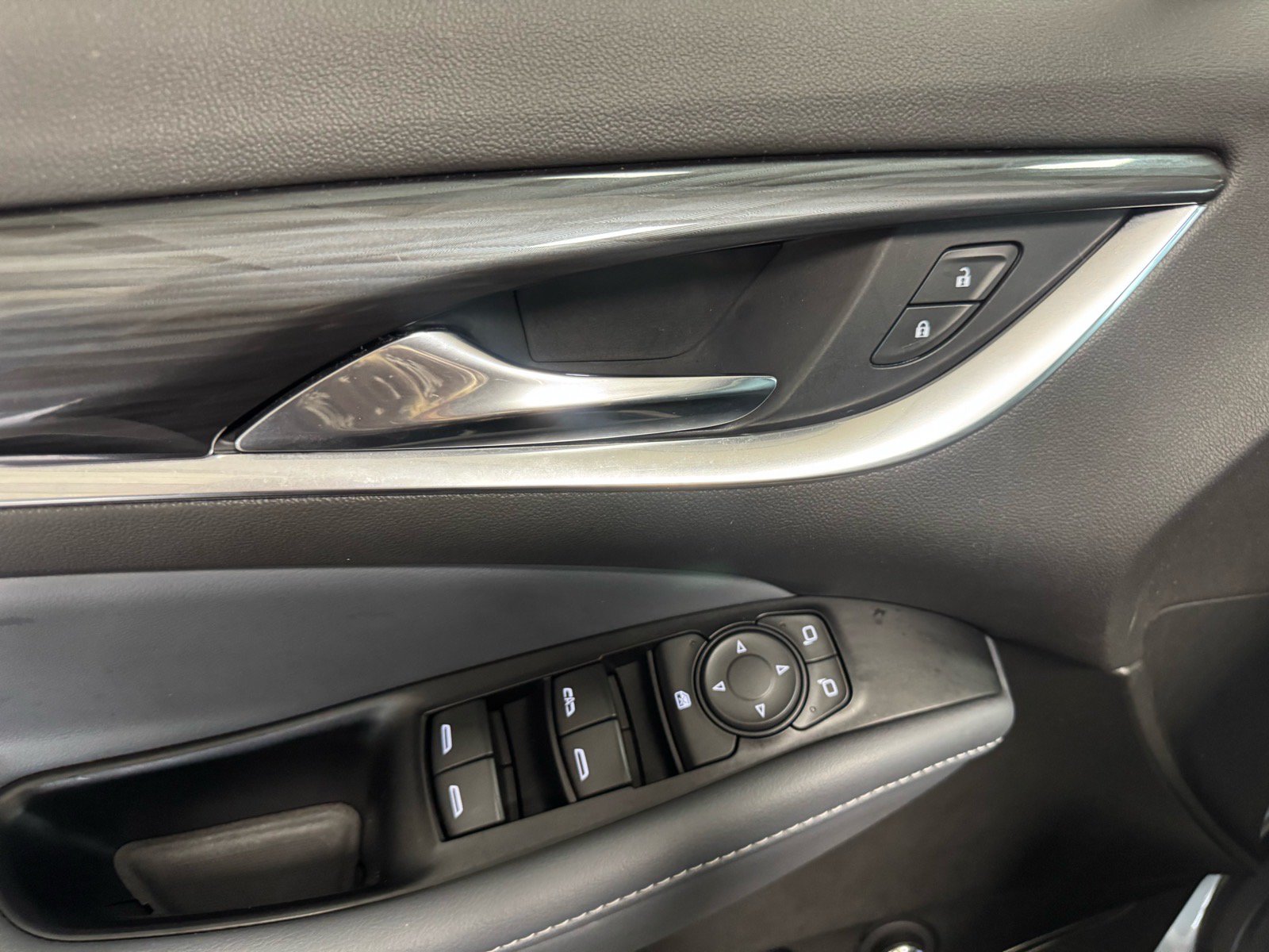 Certified 2023 Buick Enclave Essence w/ Experience Buick Package AWD/4WD image 17