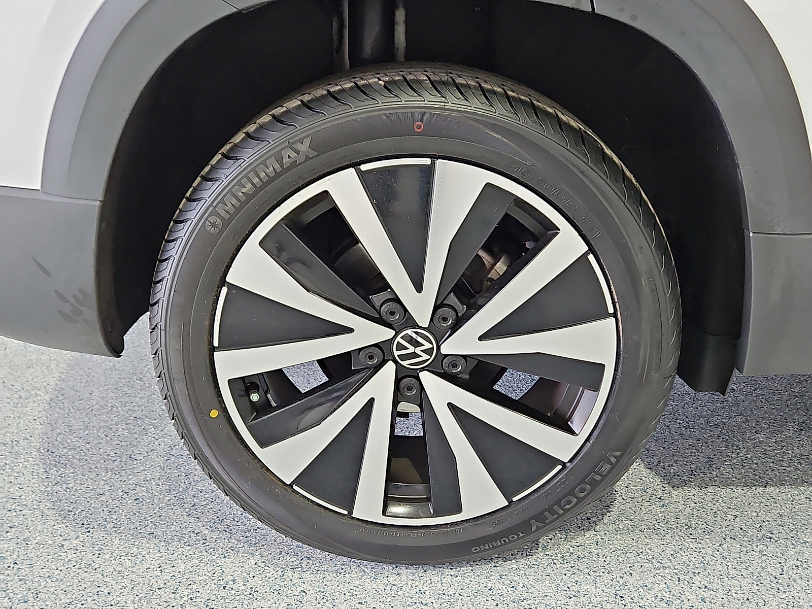 Certified 2022 Volkswagen Taos SE image 5