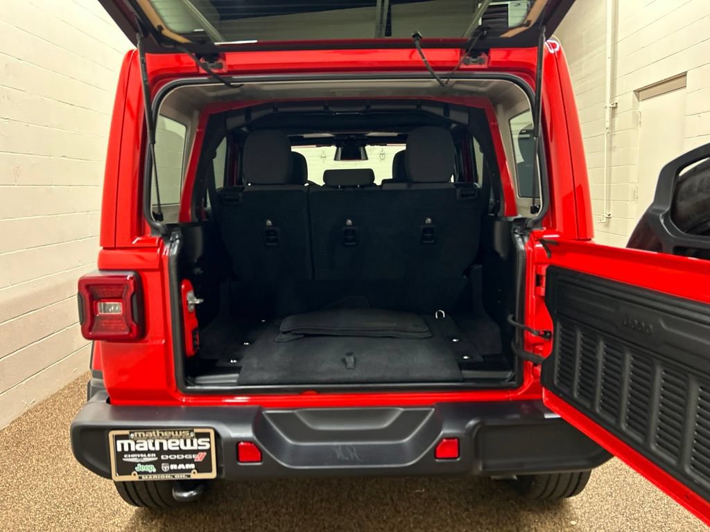 Used 2025 Jeep Wrangler Unlimited Sahara AWD/4WD image 11