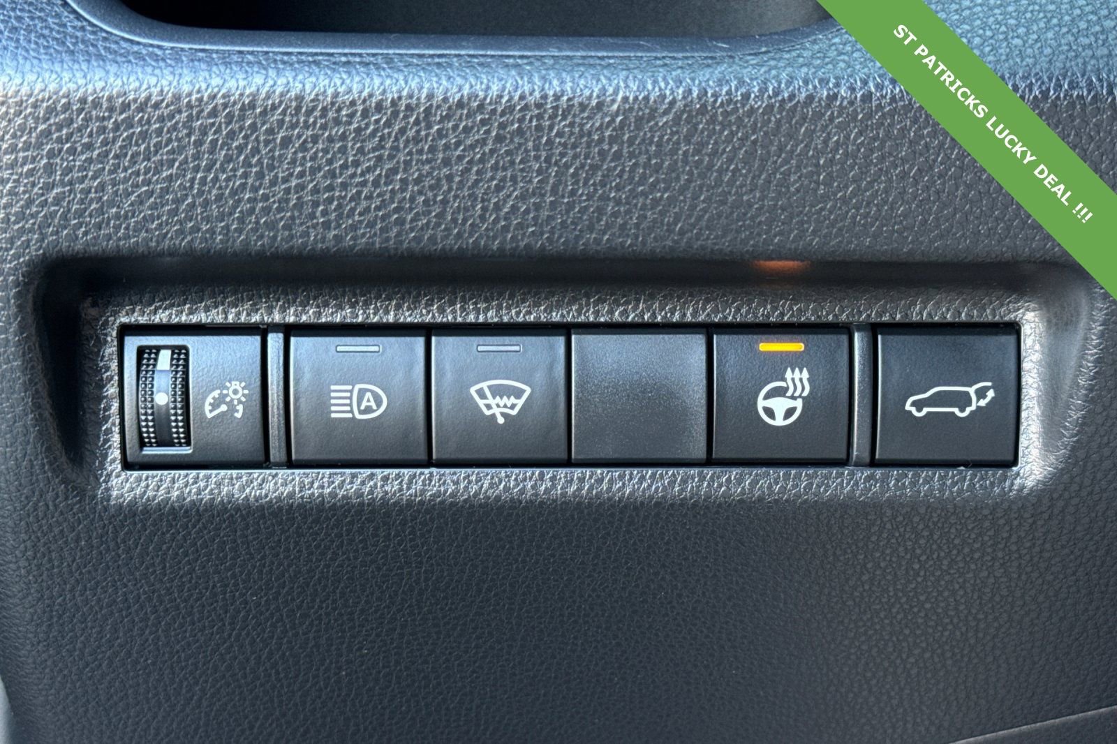 Used 2022 Toyota RAV4 SE w/ Convenience Package image 27