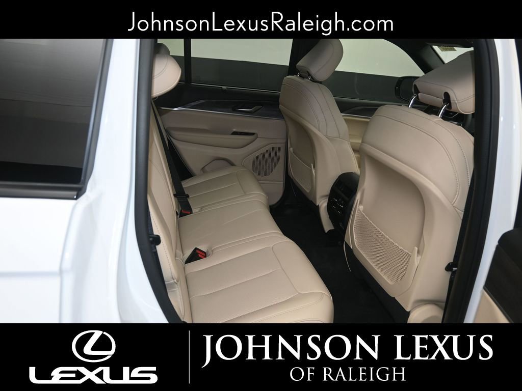 Used 2024 Jeep Grand Cherokee Limited w/ Luxury Tech Group II image 11