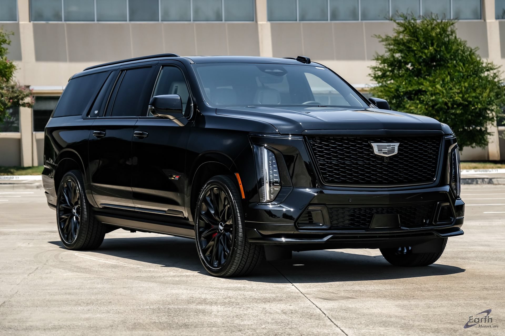 Used 2026 Cadillac Escalade ESV V w/ LPO, ONYX Package AWD/4WD image 24