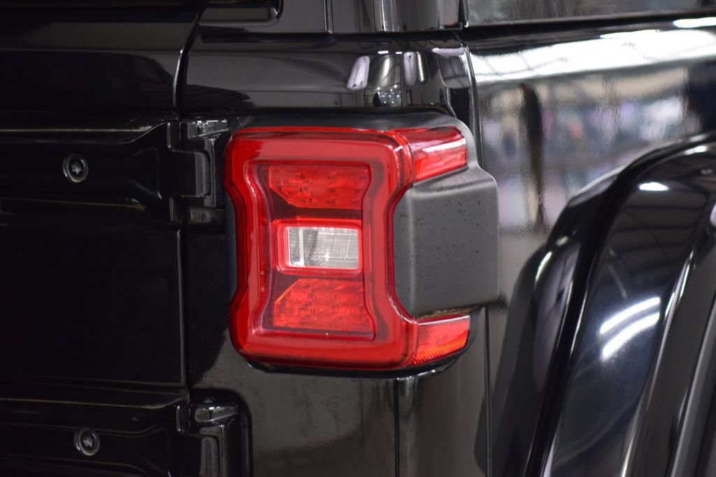 Used 2021 Jeep Wrangler Unlimited Sahara AWD/4WD image 19