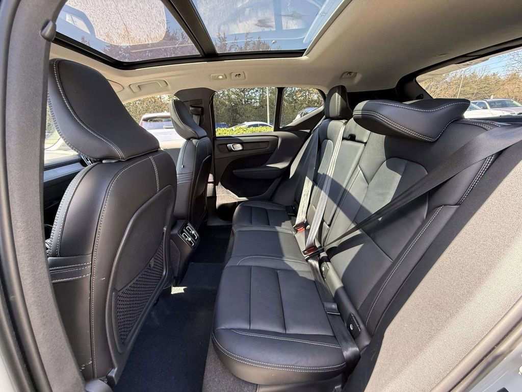 Used 2024 Volvo XC40 B5 Plus w/ Climate Package AWD/4WD image 18