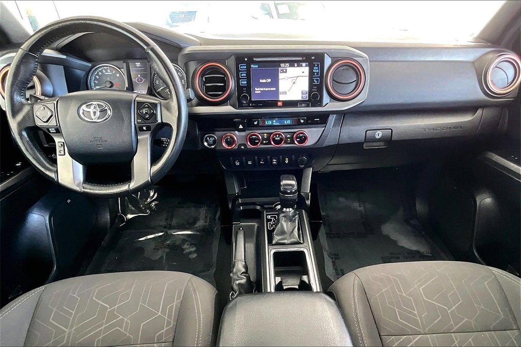 Used 2017 Toyota Tacoma TRD Sport image 8