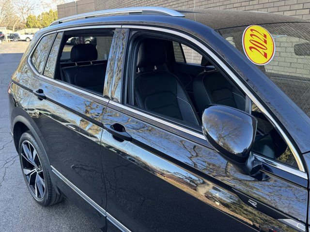 Used 2022 Volkswagen Tiguan SEL R-Line AWD/4WD image 9