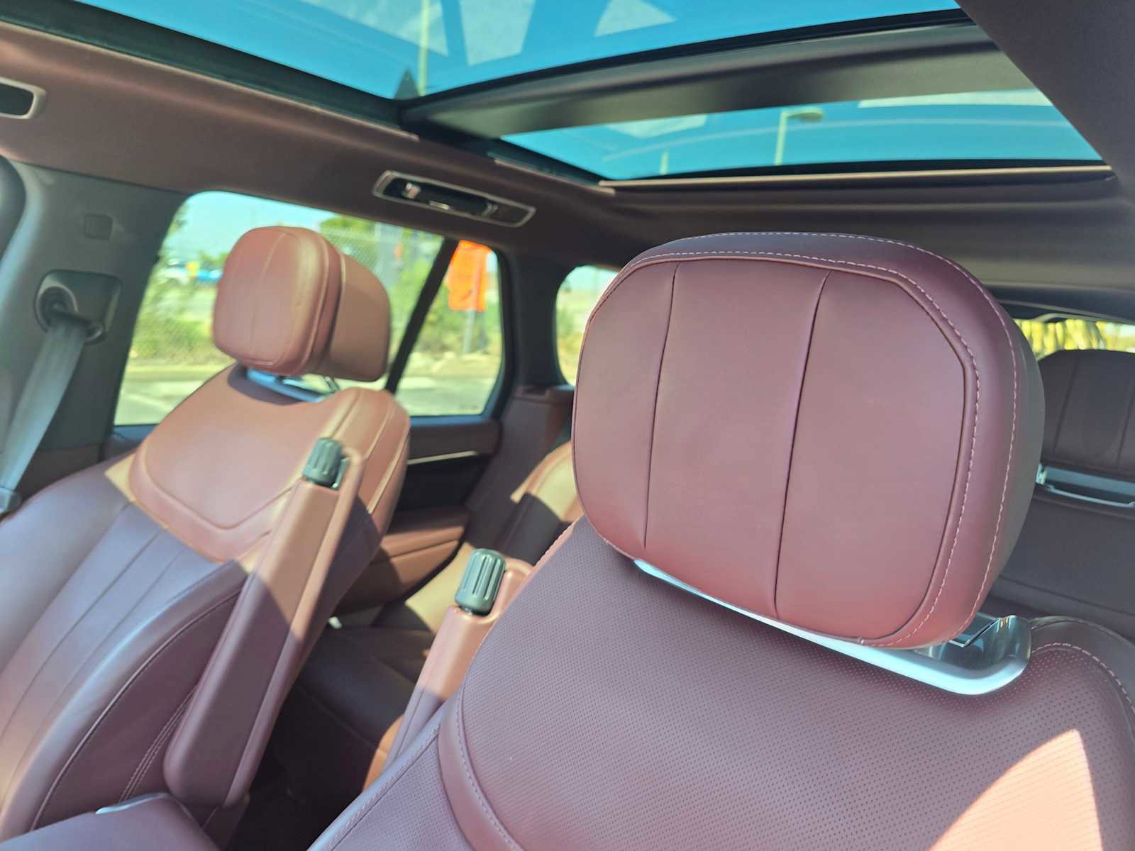 Used 2025 Land Rover Range Rover SE image 25