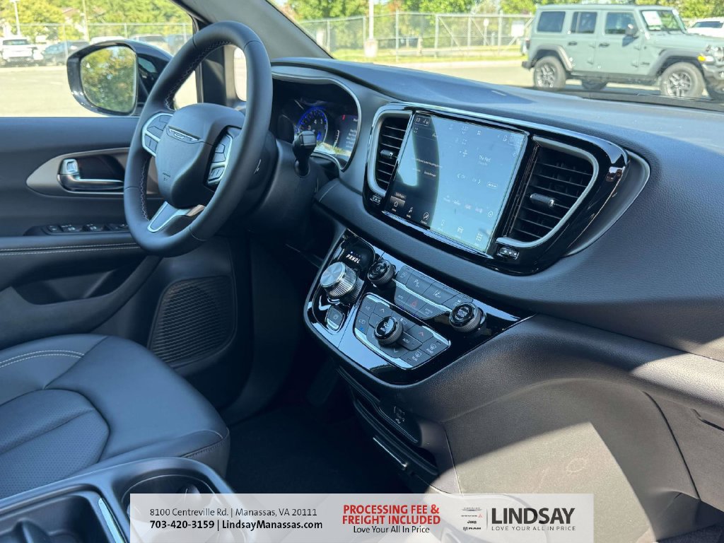 New 2027 Chrysler Pacifica LX FWD image 11