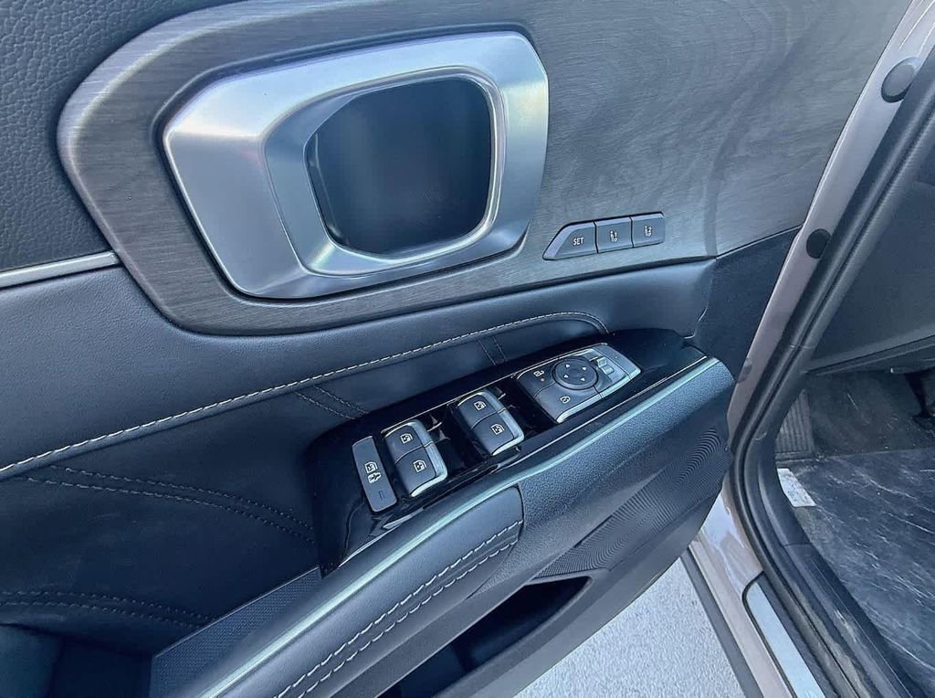 New 2025 Kia Sorento SX Prestige AWD/4WD image 25