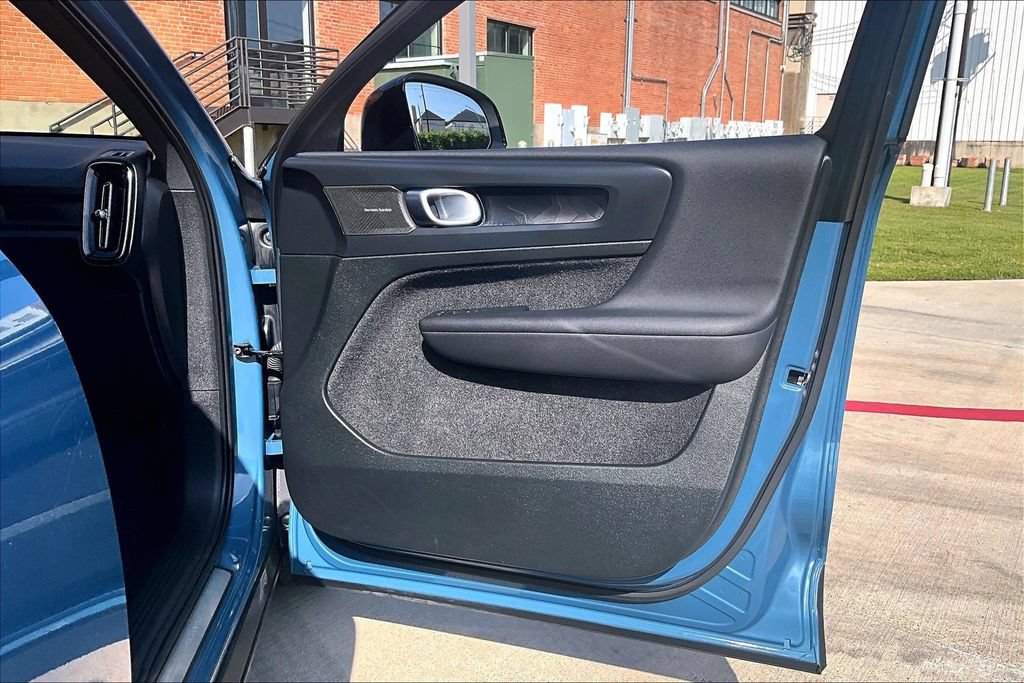 Certified 2023 Volvo C40 P8 Recharge Ultimate w/ Protection Package Premier AWD/4WD image 25