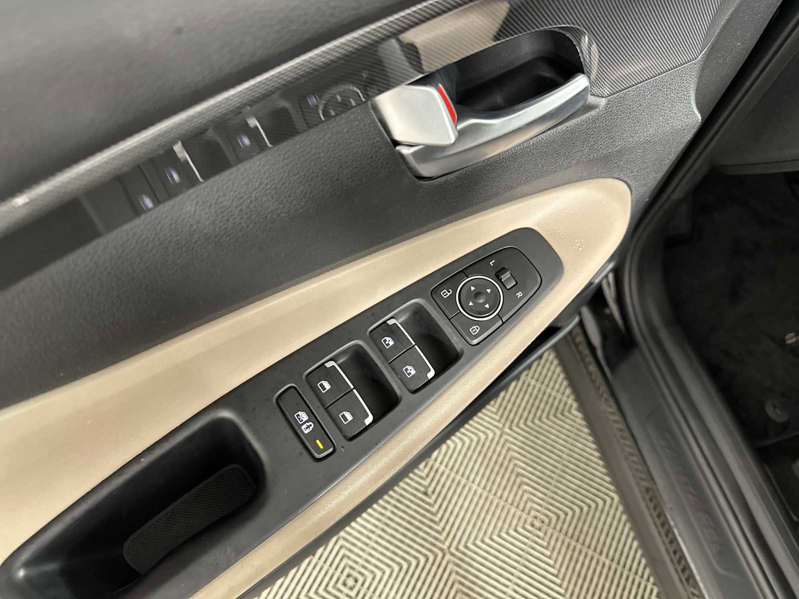 Certified 2023 Hyundai Santa Fe SEL FWD image 17