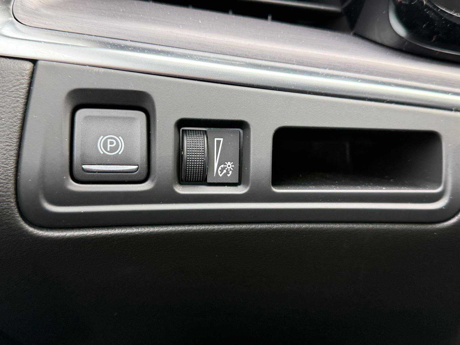 Used 2025 Cadillac XT5 Luxury image 22