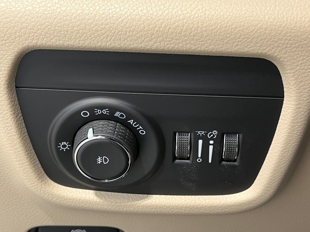 New 2025 Jeep Grand Cherokee Limited w/ Luxury Tech Group II image 27