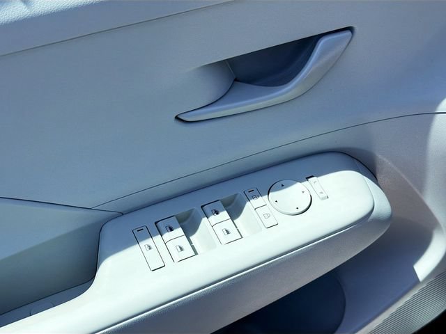New 2026 Hyundai Kona SE AWD/4WD image 16