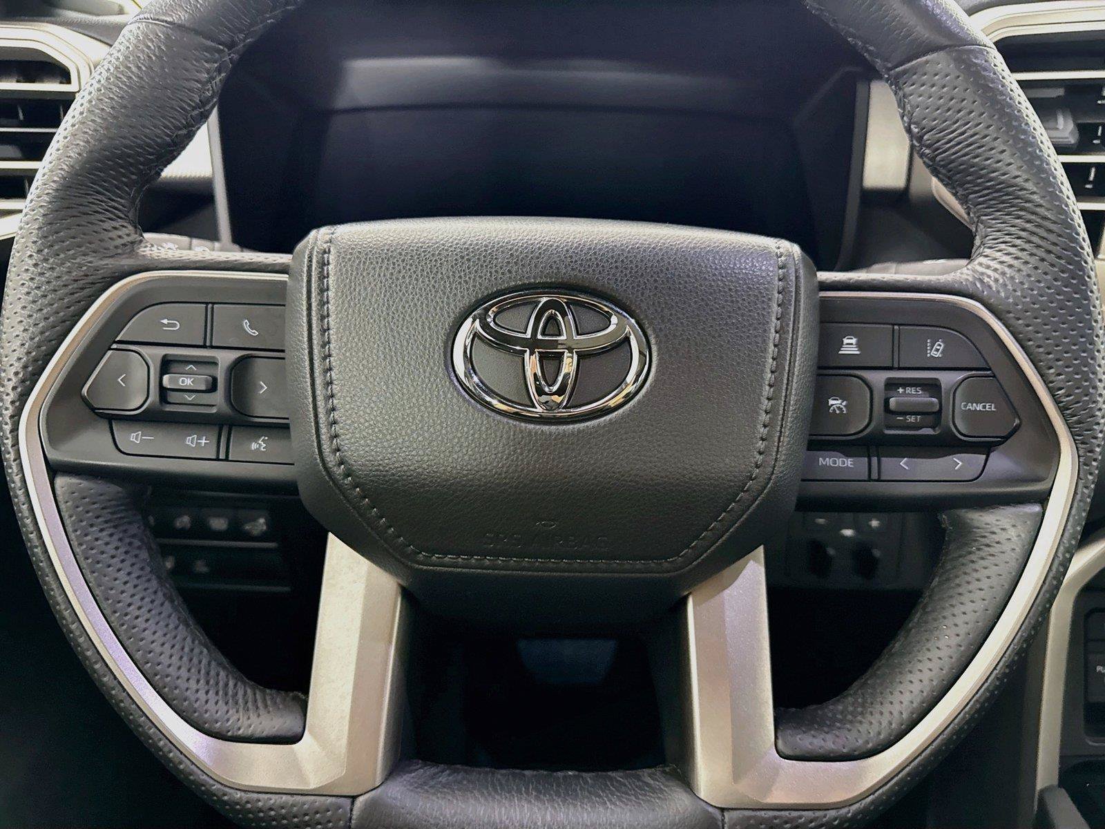Used 2025 Toyota Tundra Limited AWD/4WD image 17