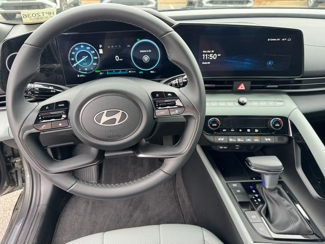 Used 2025 Hyundai Elantra Limited image 19