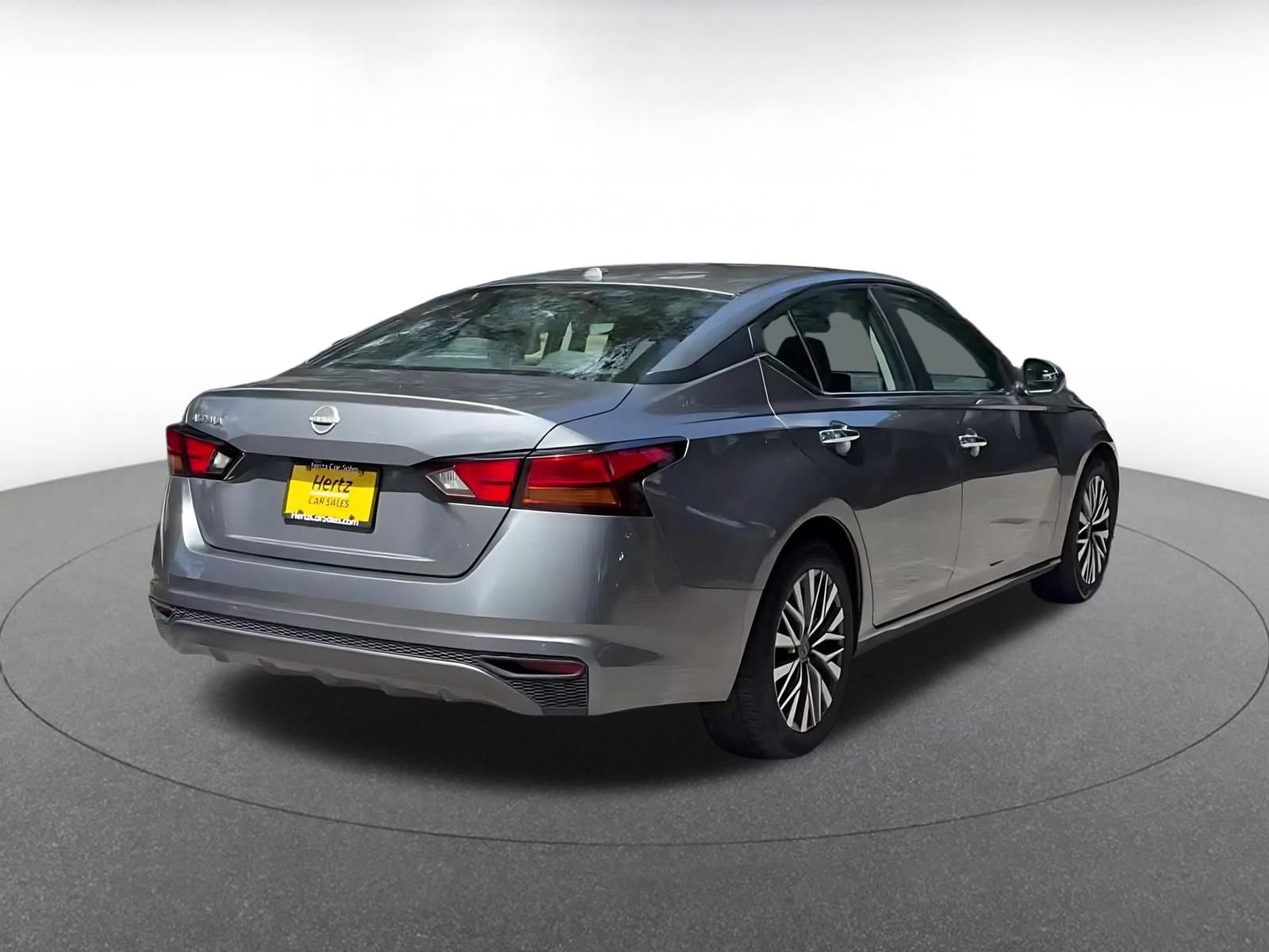 Used 2025 Nissan Altima 2.5 SV FWD image 14