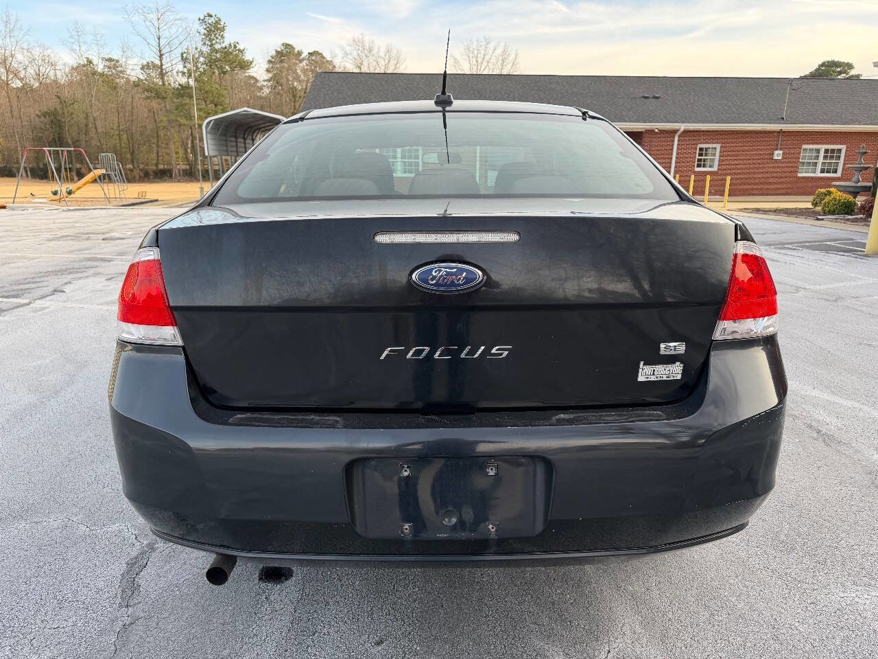 Used 2010 Ford Focus SE image 6