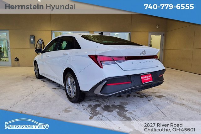 Used 2024 Hyundai Elantra SE image 5