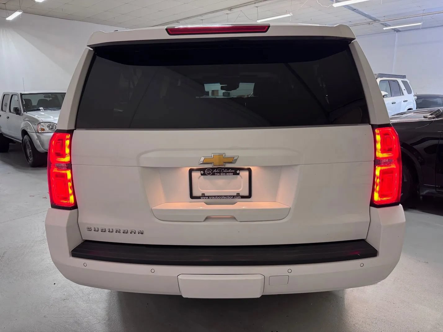 Used 2018 Chevrolet Suburban LT w/ LT Signature Package AWD/4WD image 4