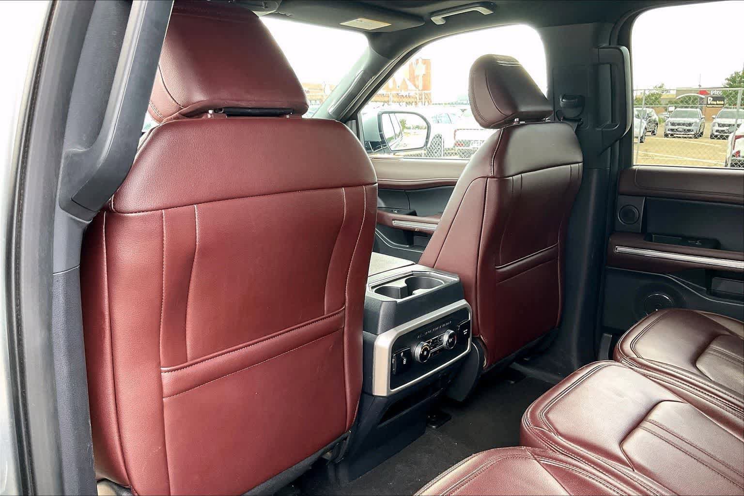 Used 2024 Ford Expedition Limited image 12