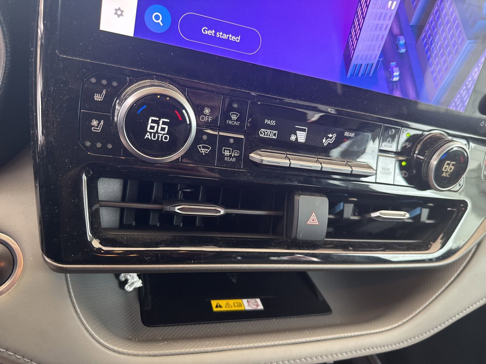 Used 2024 Toyota Highlander Limited image 9