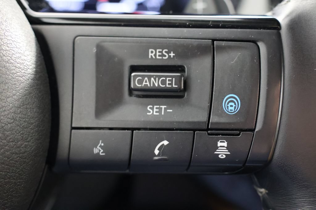 Used 2024 Nissan Pathfinder Platinum AWD/4WD image 12