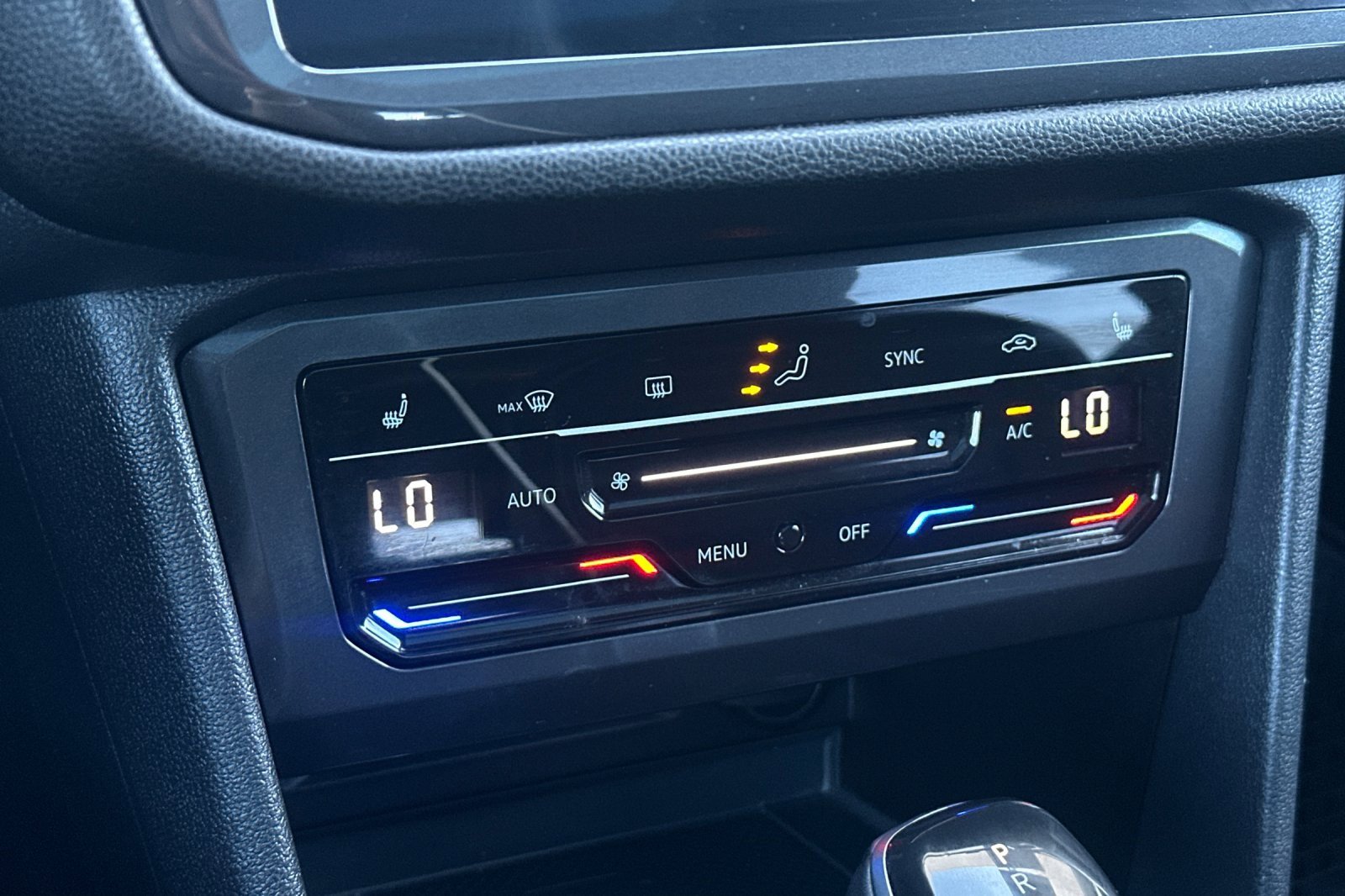 Used 2022 Volkswagen Tiguan SE image 22