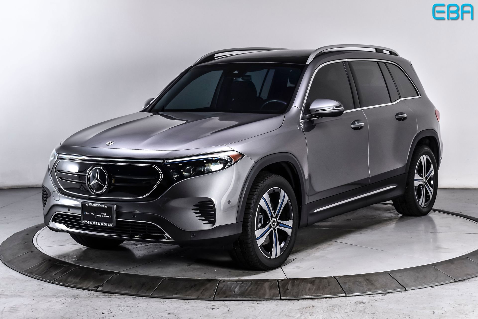 Used 2023 Mercedes-Benz EQB 300 4MATIC image 2