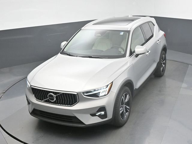Used 2023 Volvo XC40 B5 Plus image 43