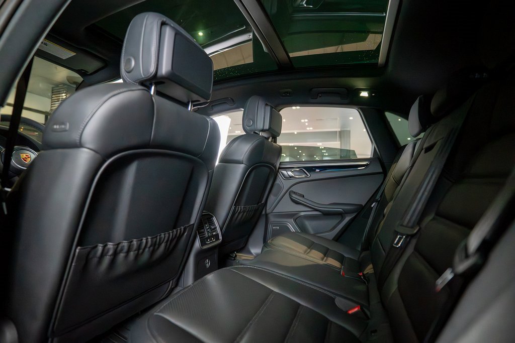 New 2026 Porsche Macan image 32