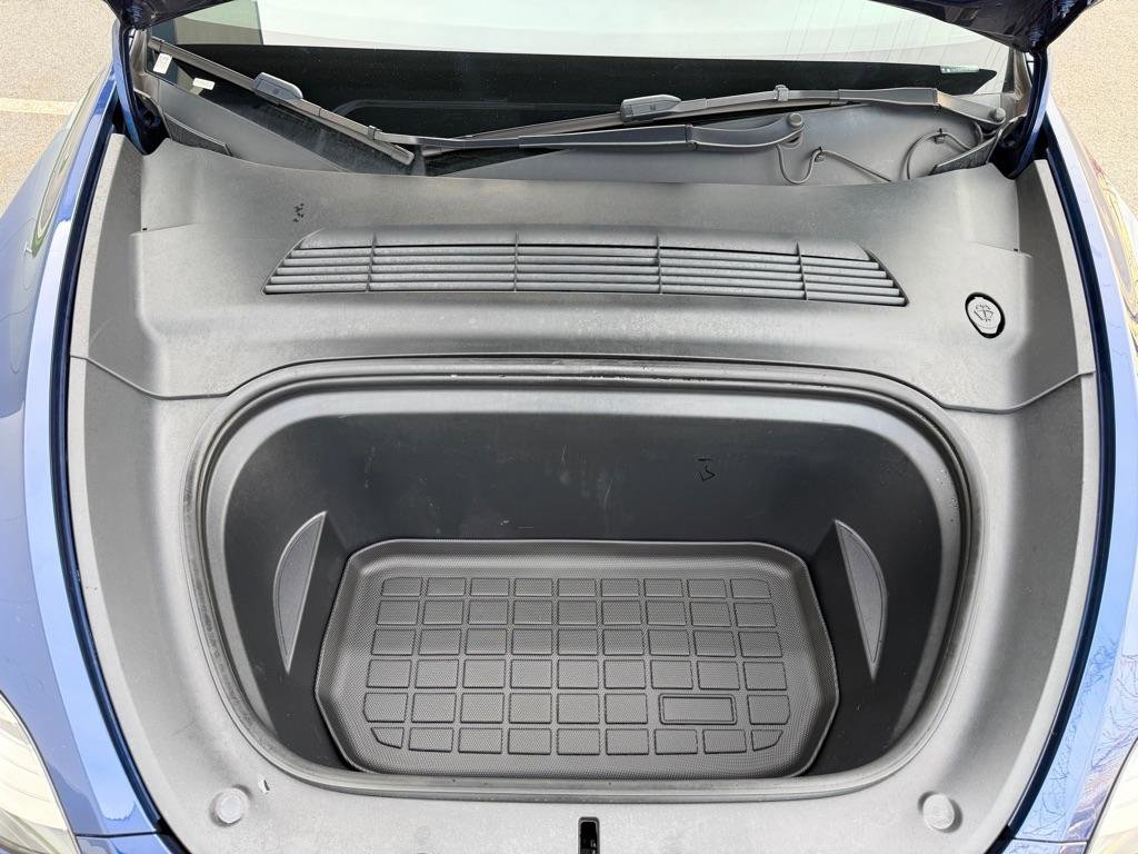 Used 2022 Tesla Model Y Long Range image 16