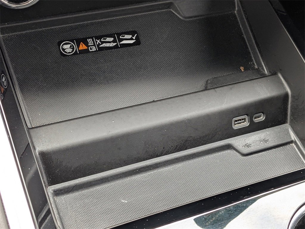 Used 2025 Chevrolet Suburban Z71 image 21