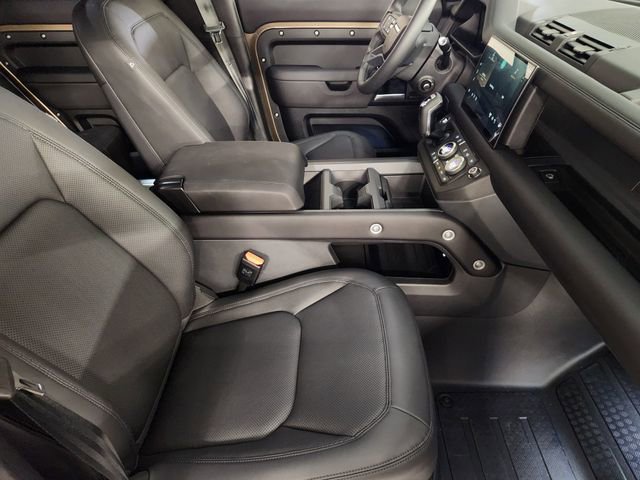 Used 2025 Land Rover Defender 110 S image 3