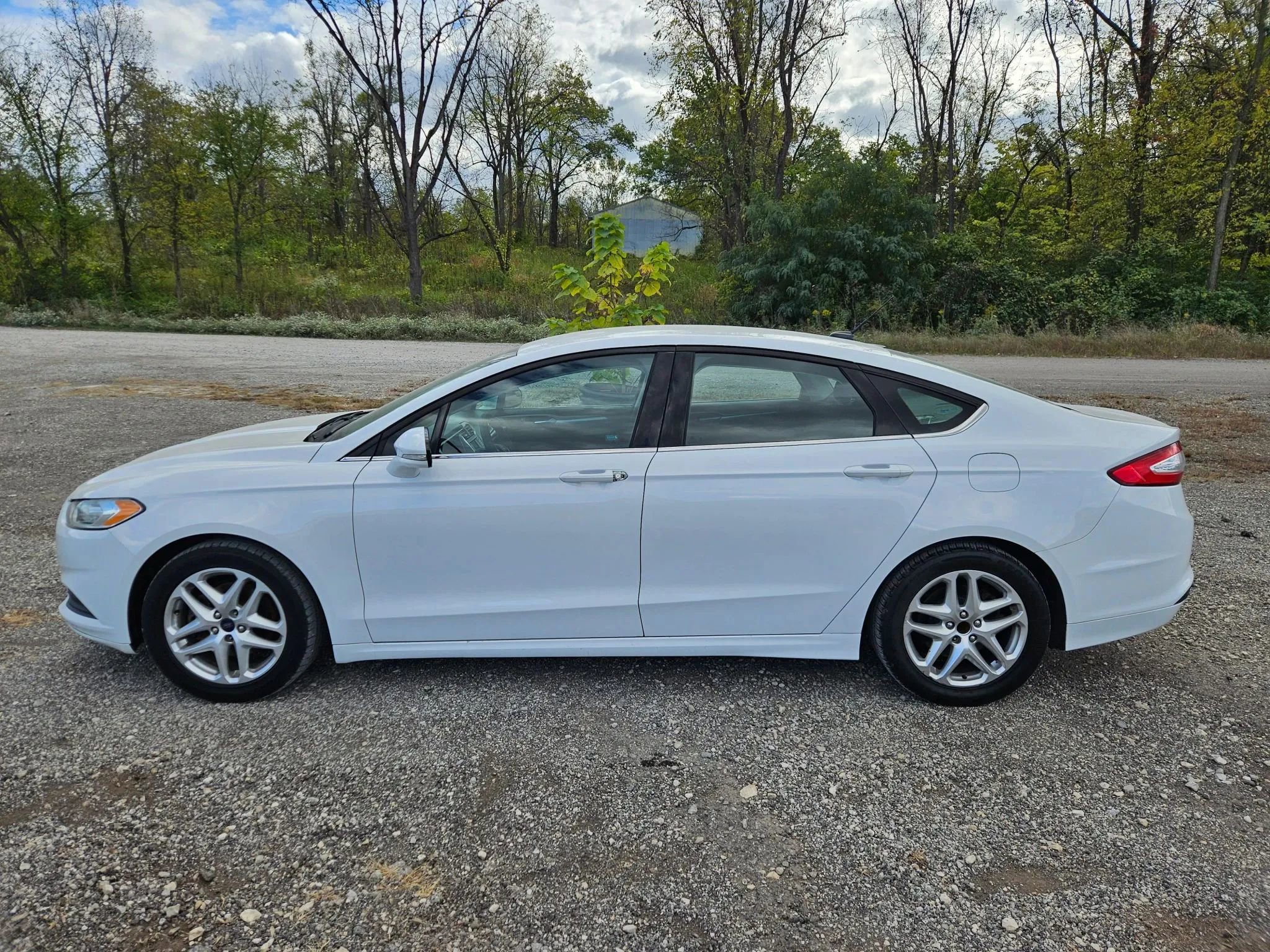 Used 2016 Ford Fusion SE image 1