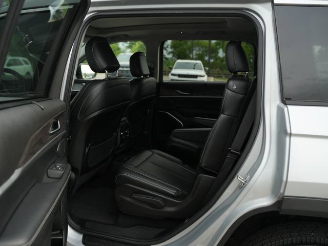 Used 2023 Jeep Grand Cherokee L Limited w/ Luxury Tech Group II AWD/4WD image 15