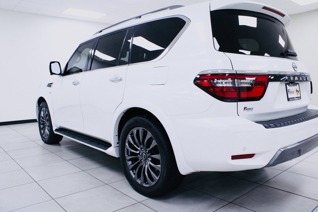 Used 2021 Nissan Armada Platinum image 3