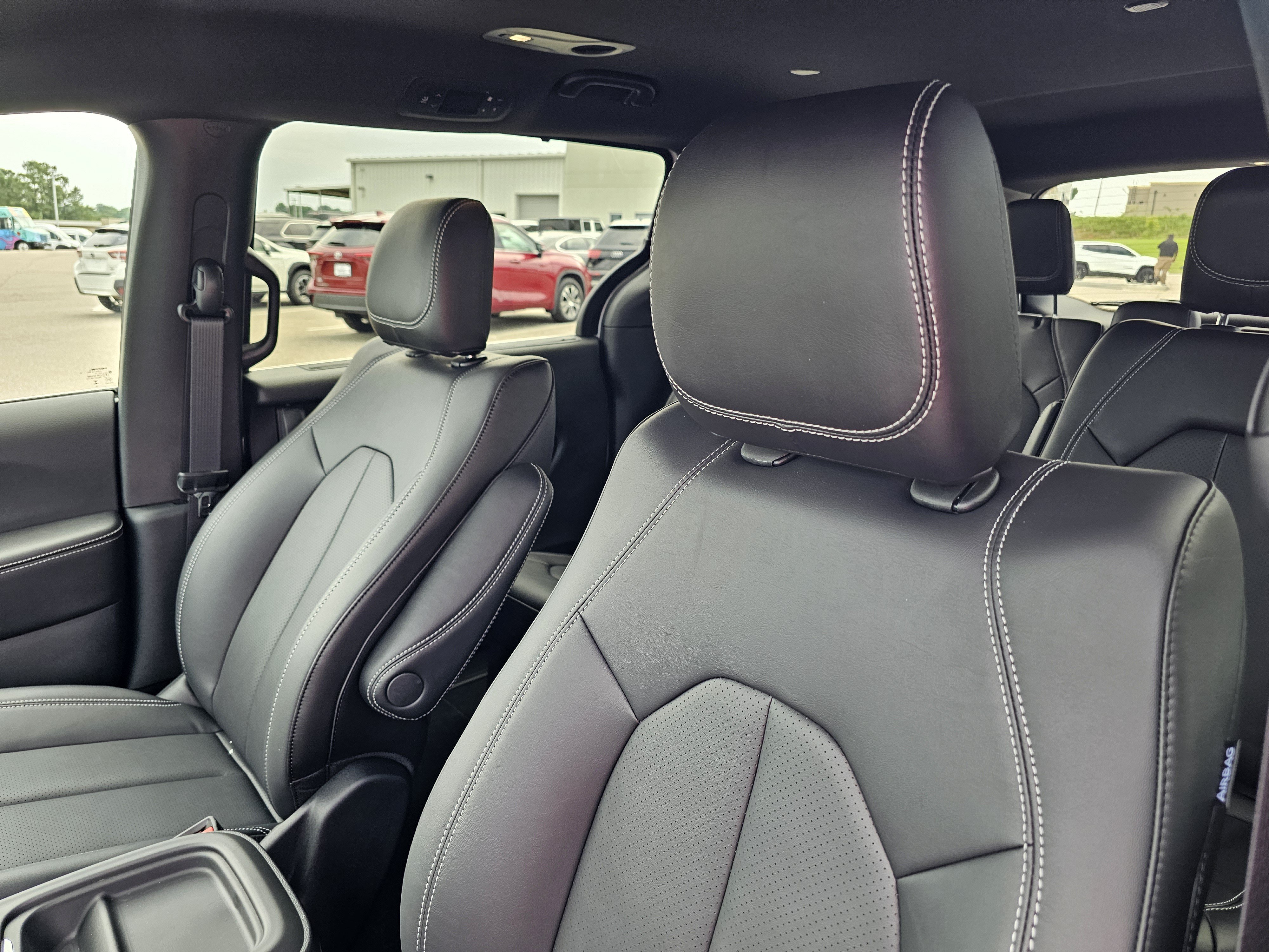New 2027 Chrysler Pacifica Select FWD image 17