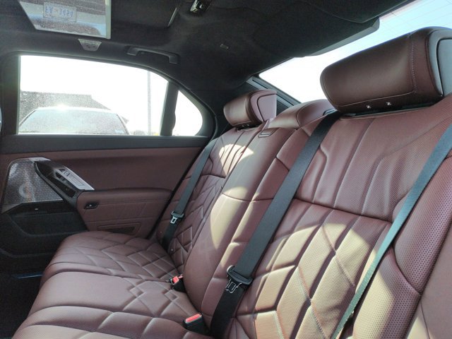 New 2026 BMW 750e xDrive image 16
