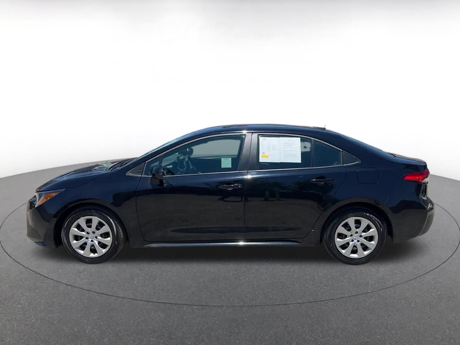 Used 2025 Toyota Corolla LE FWD image 9