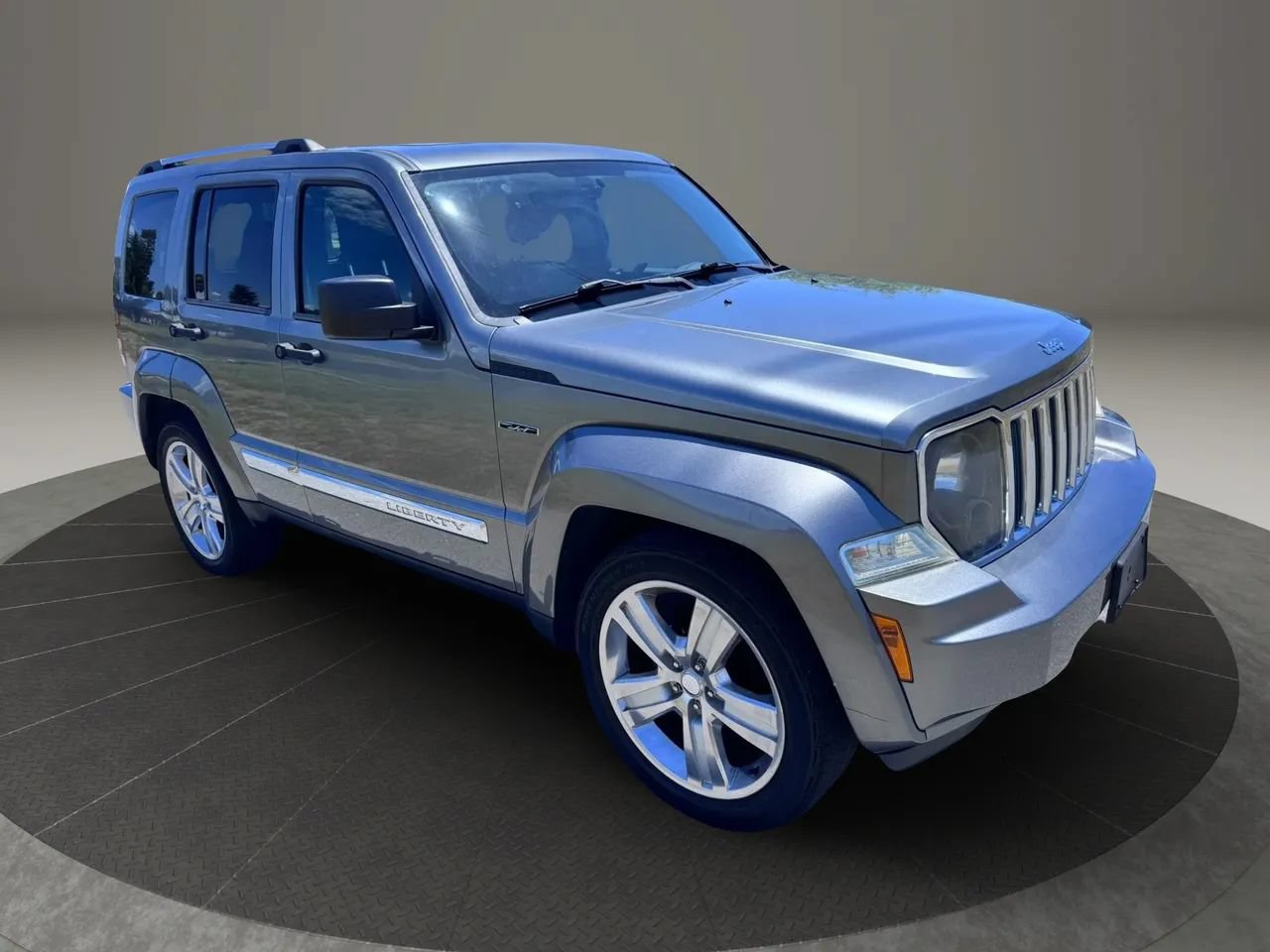 Used 2012 Jeep Liberty Limited Jet w/ Comfort/Convenience Group AWD/4WD image 2