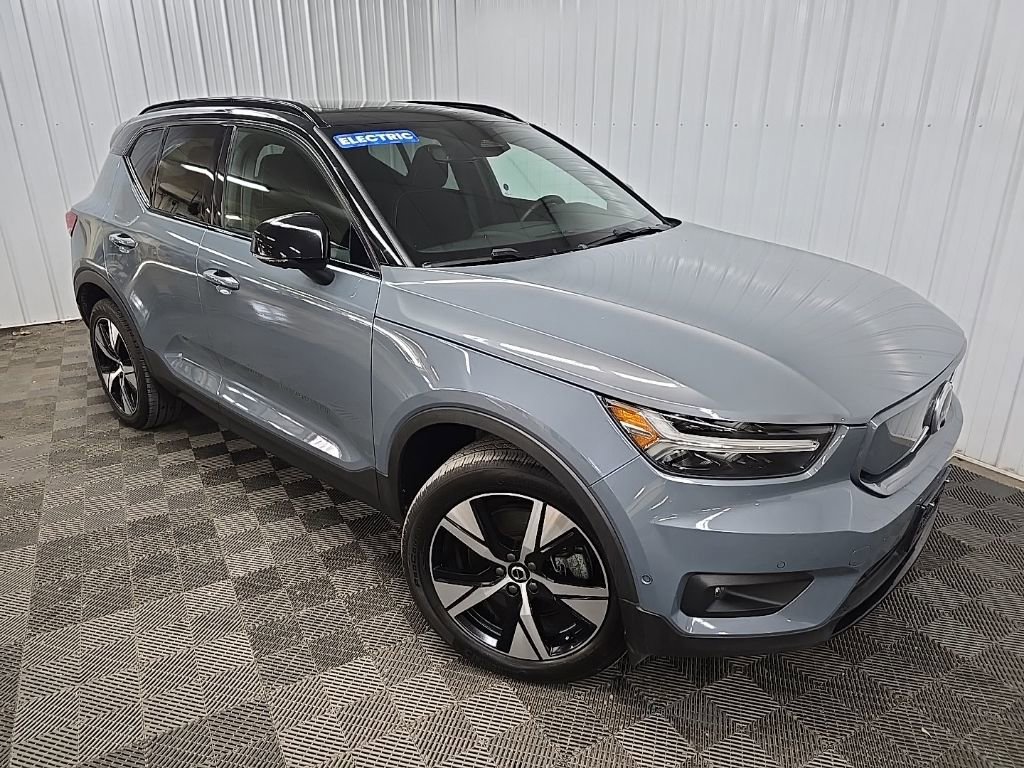 Used 2022 Volvo XC40 P8 Recharge Plus image 7