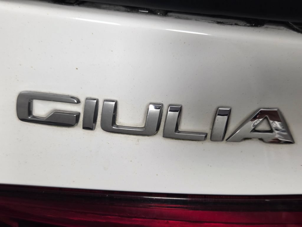 Used 2020 Alfa Romeo Giulia RWD image 32