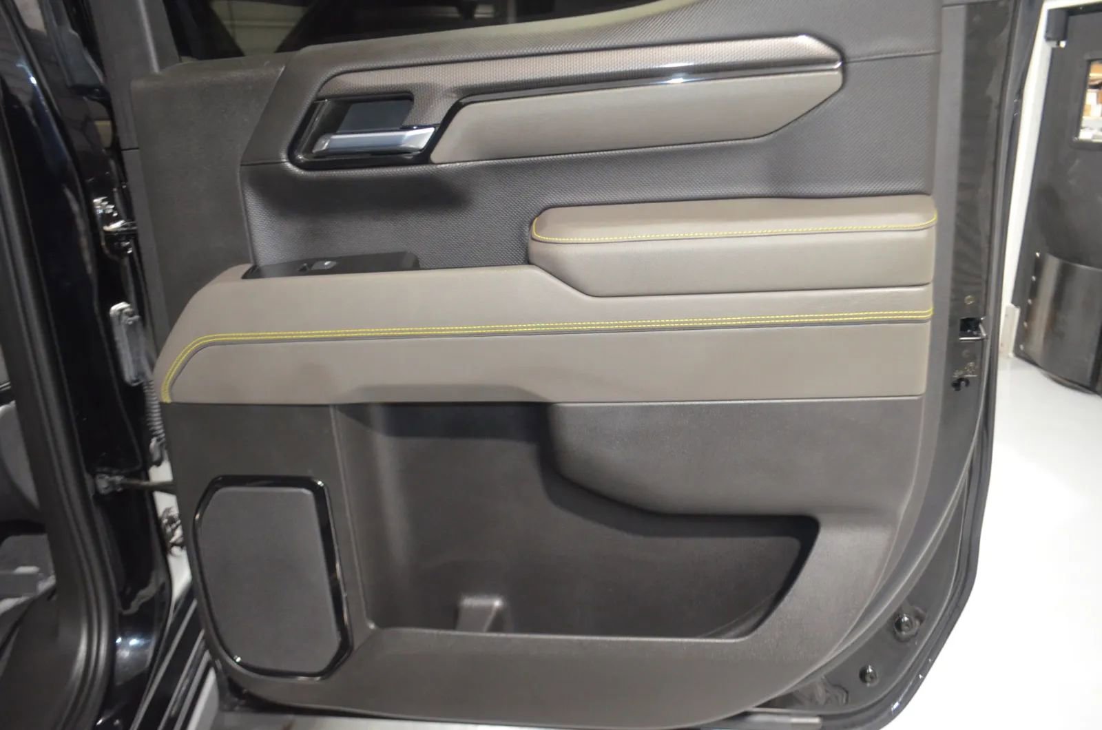 Used 2023 Chevrolet Silverado 1500 ZR2 w/ Technology Package image 33