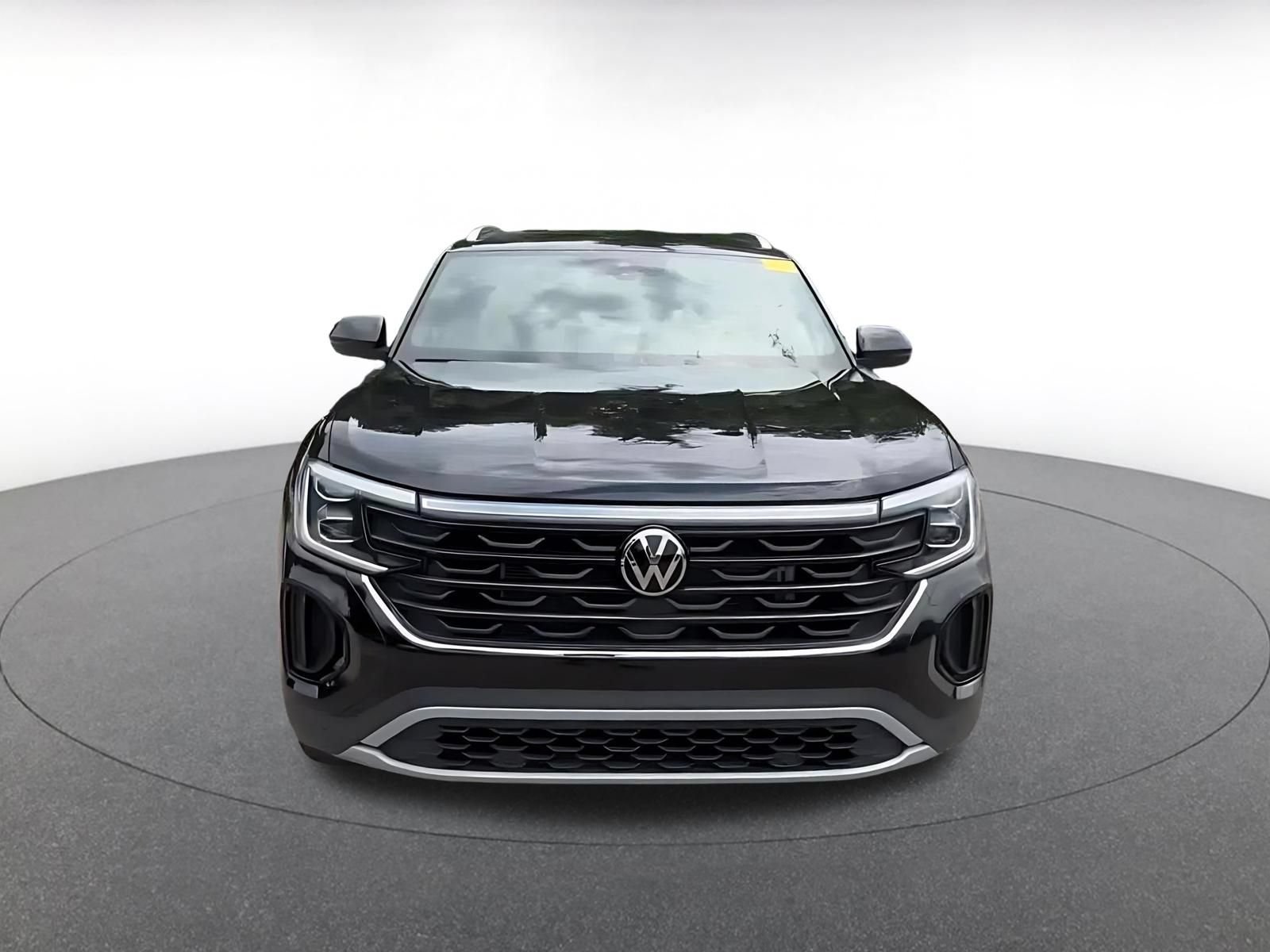 Used 2025 Volkswagen Atlas Cross Sport SE FWD image 4