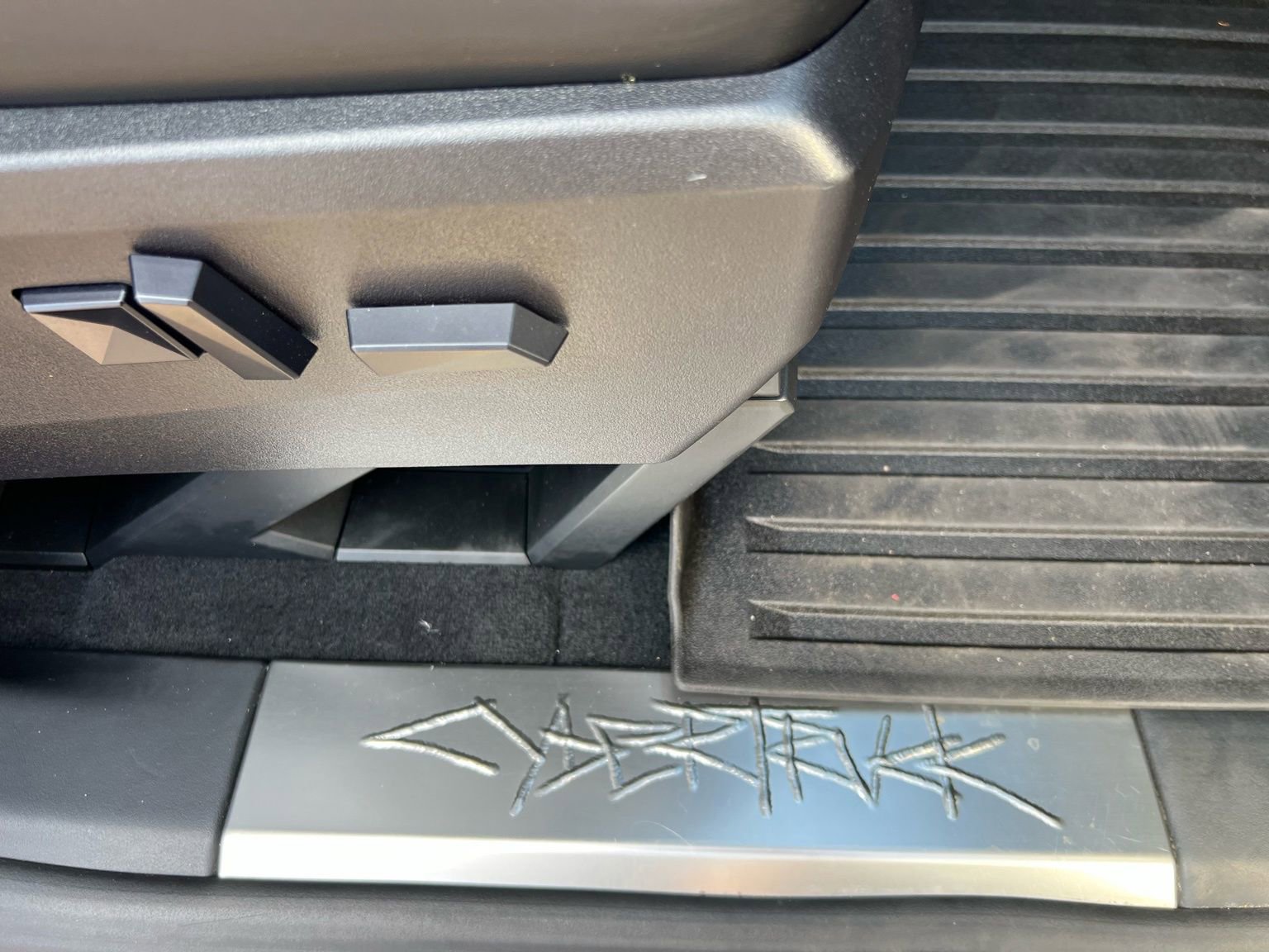 Used 2024 Tesla Cybertruck AWD Crew Cab image 53