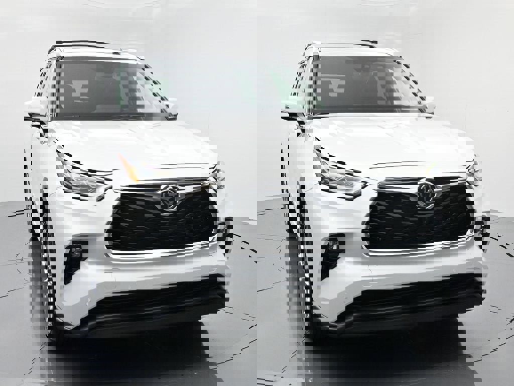 New 2025 Toyota Highlander Limited image 2