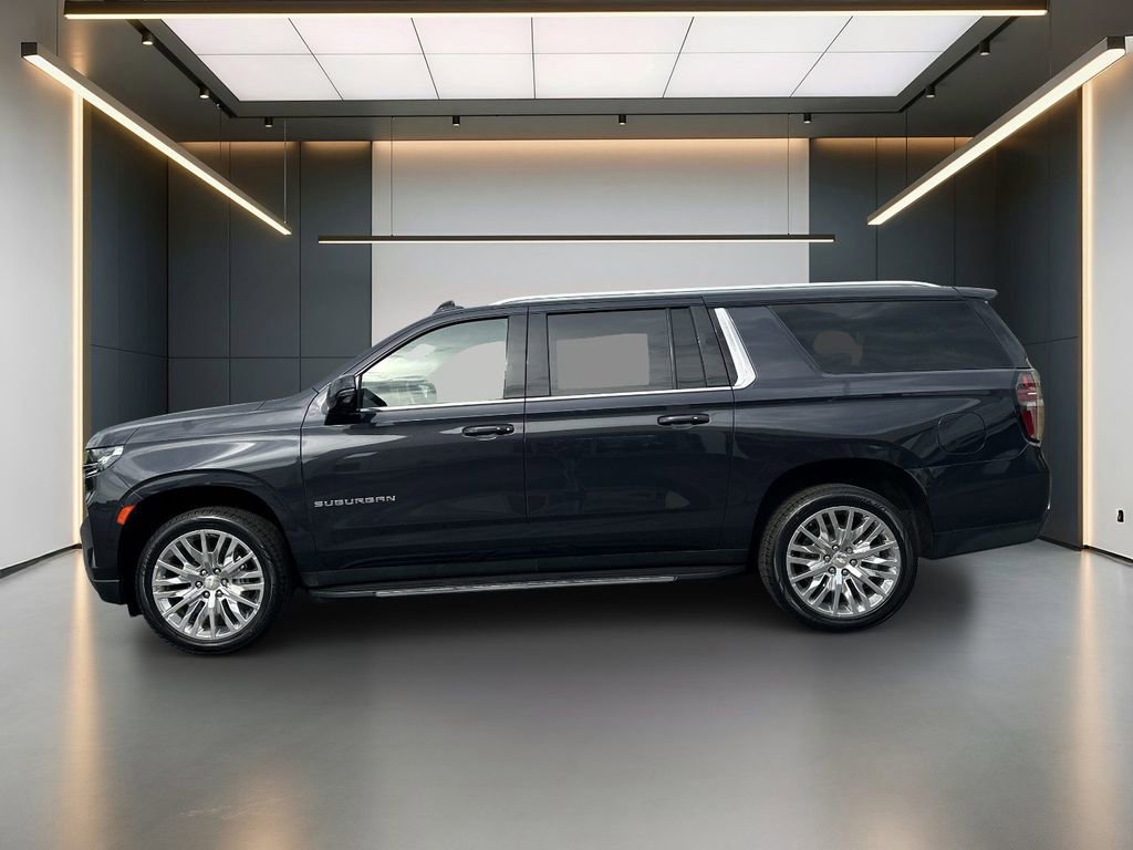 Used 2023 Chevrolet Suburban LT w/ Luxury Package AWD/4WD image 2