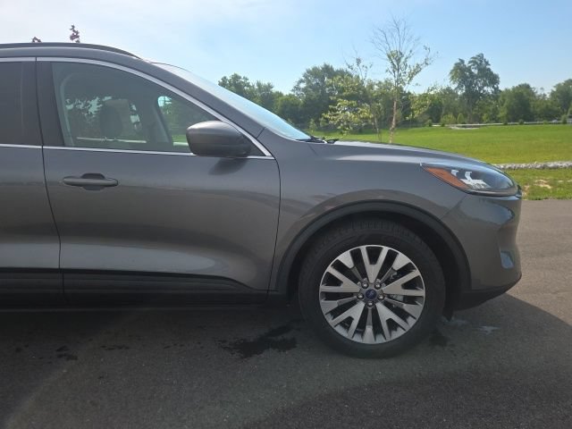 Used 2022 Ford Escape Titanium AWD/4WD image 4