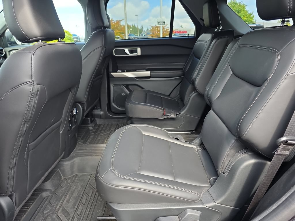 Used 2022 Ford Explorer XLT w/ Equipment Group 202A AWD/4WD image 9